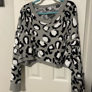 Fashion nova cropped sweater 🤩🖤